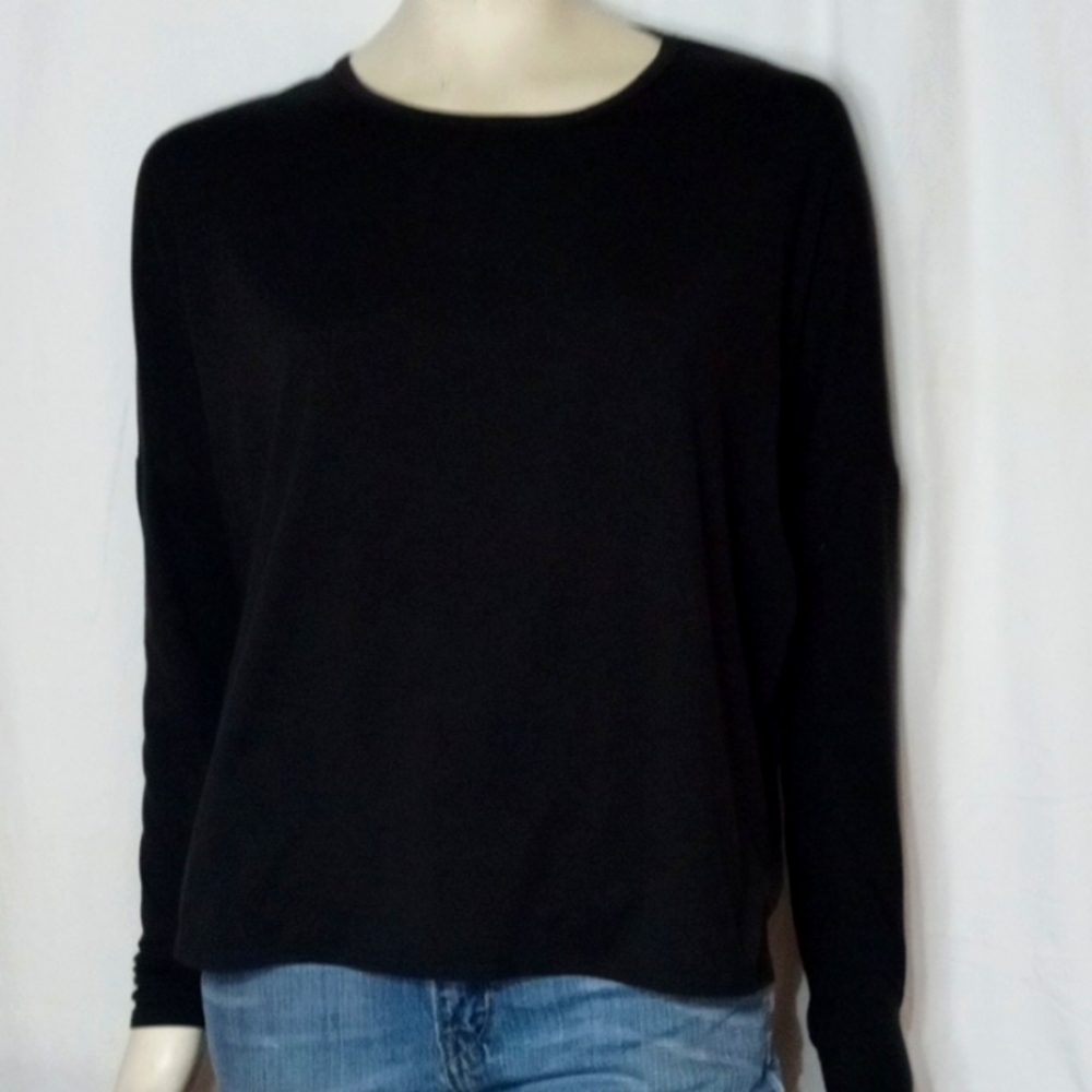 NWOT " wanders hotties" long sleeve black shirt